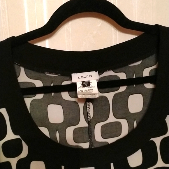 🌺Beautiful Laura black and white dress sz s silky and so comfortable - Picture 3 of 7
